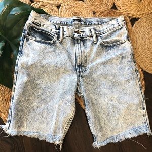 BDG slim cut off acid washed shorts